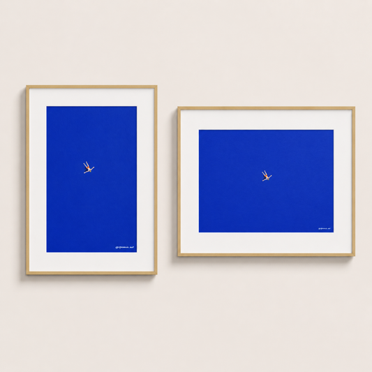 Affiche minimaliste Nageur faisant la planche dans l'eau Pommie disponible en format portrait et paysage