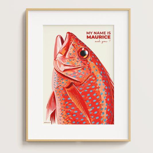 Poster poisson tropical My Name Is Maurice, illustration marine colorée dans un cadre en bois clair