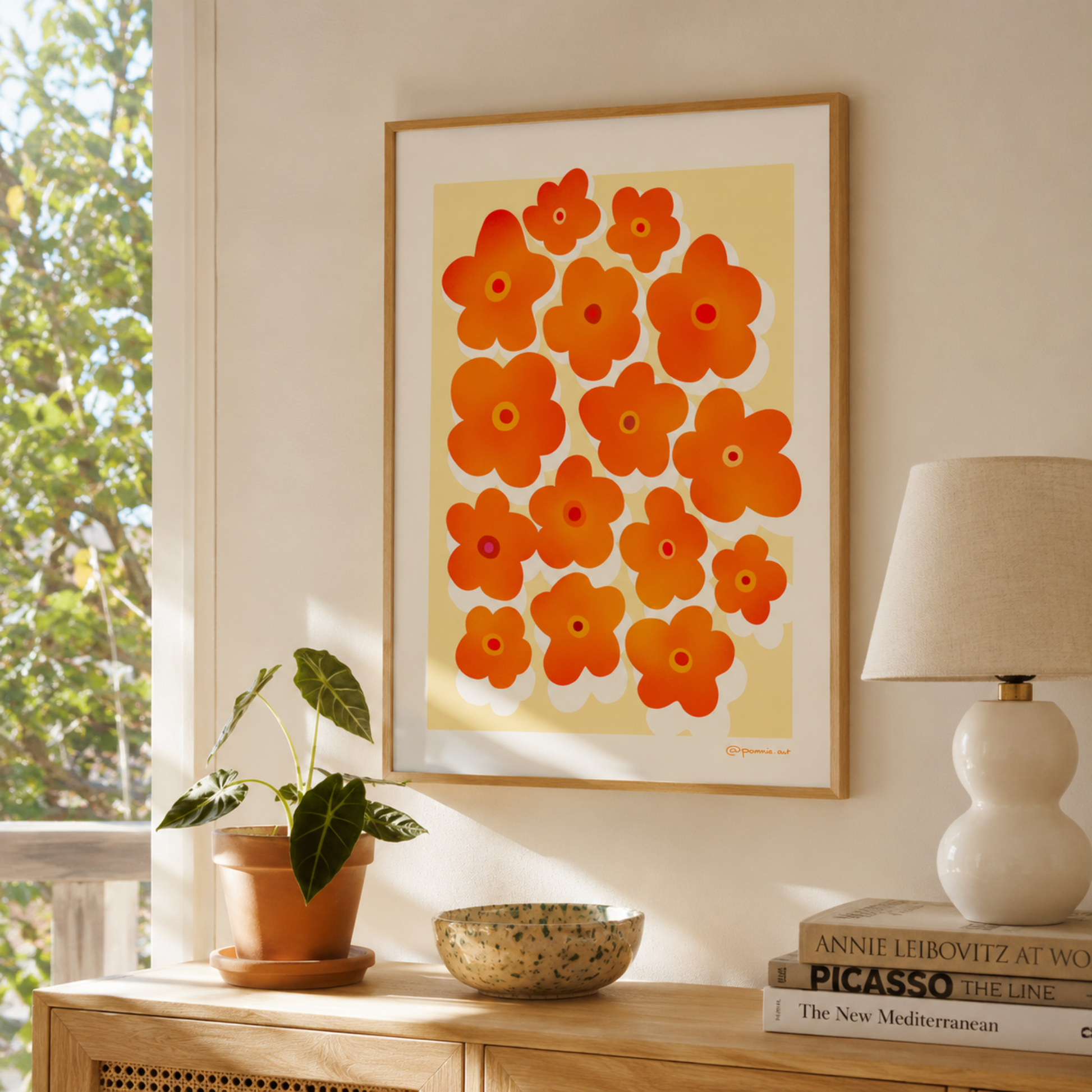 Illustration florale Pommie encadrée dans une décoration lumineuse.