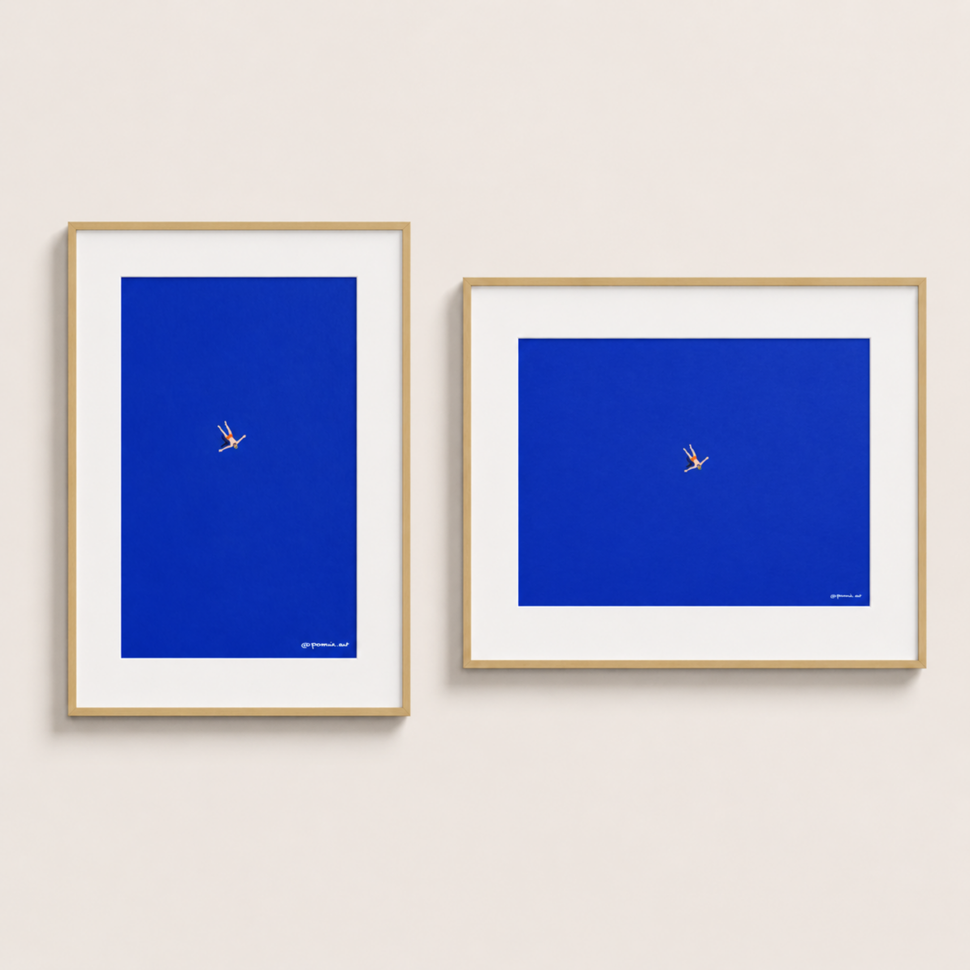 Affiche minimaliste Nageur faisant la planche dans l'eau Pommie disponible en format portrait et paysage