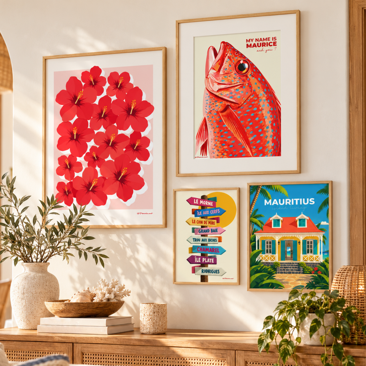Décoration murale avec affiches de l'île Maurice, panneaux directionnels, fleurs d'hibiscus et poisson tropical
