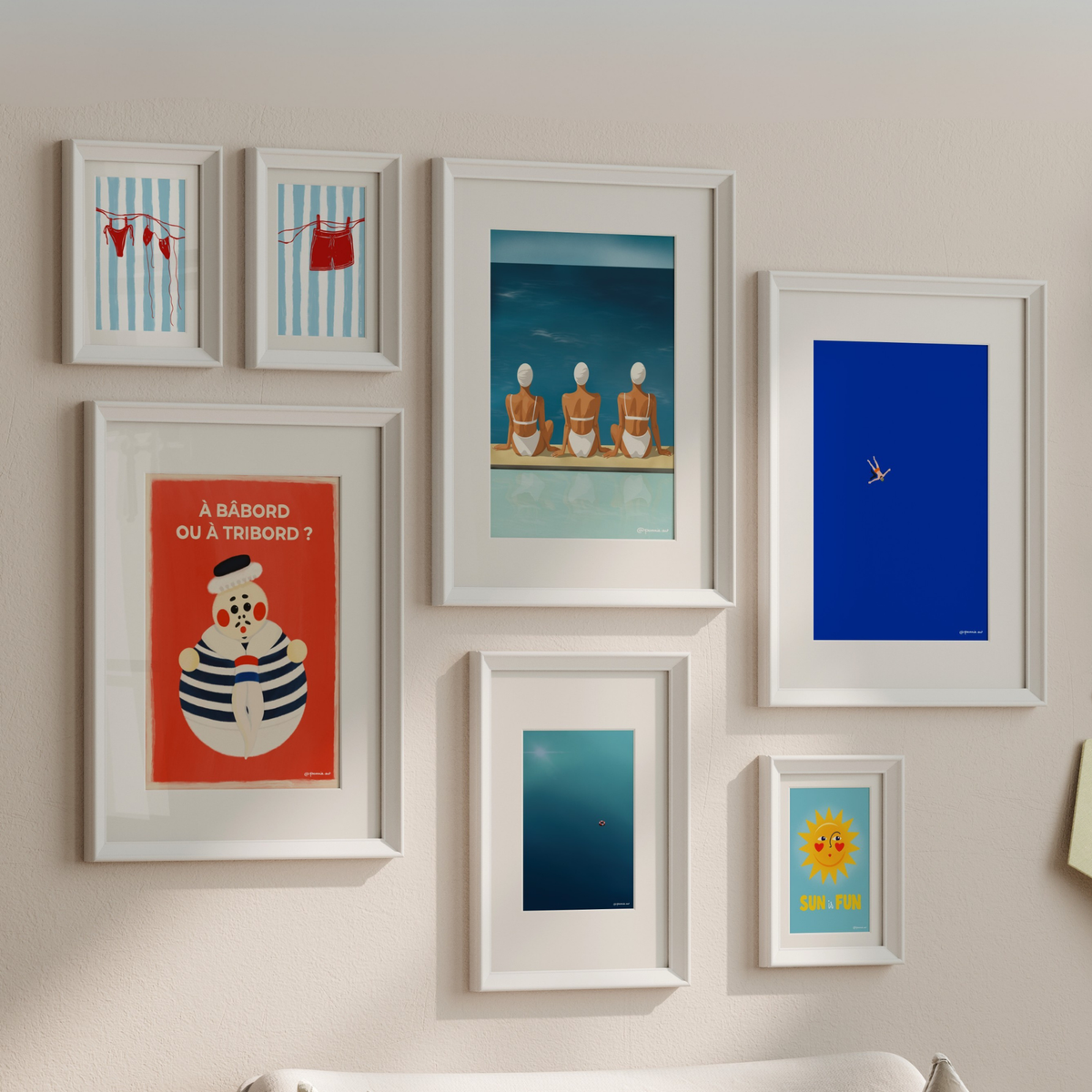 Galerie murale d'affiches Pommie sur le thème de l'été avec nageuses, plage, soleil et décoration bord de mer