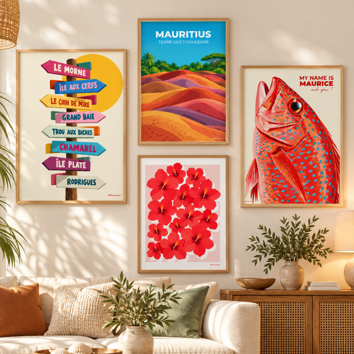 Mur galerie d'affiches de l'île Maurice avec paysage de Chamarel, panneaux directionnels, hibiscus rouges et poisson tropical